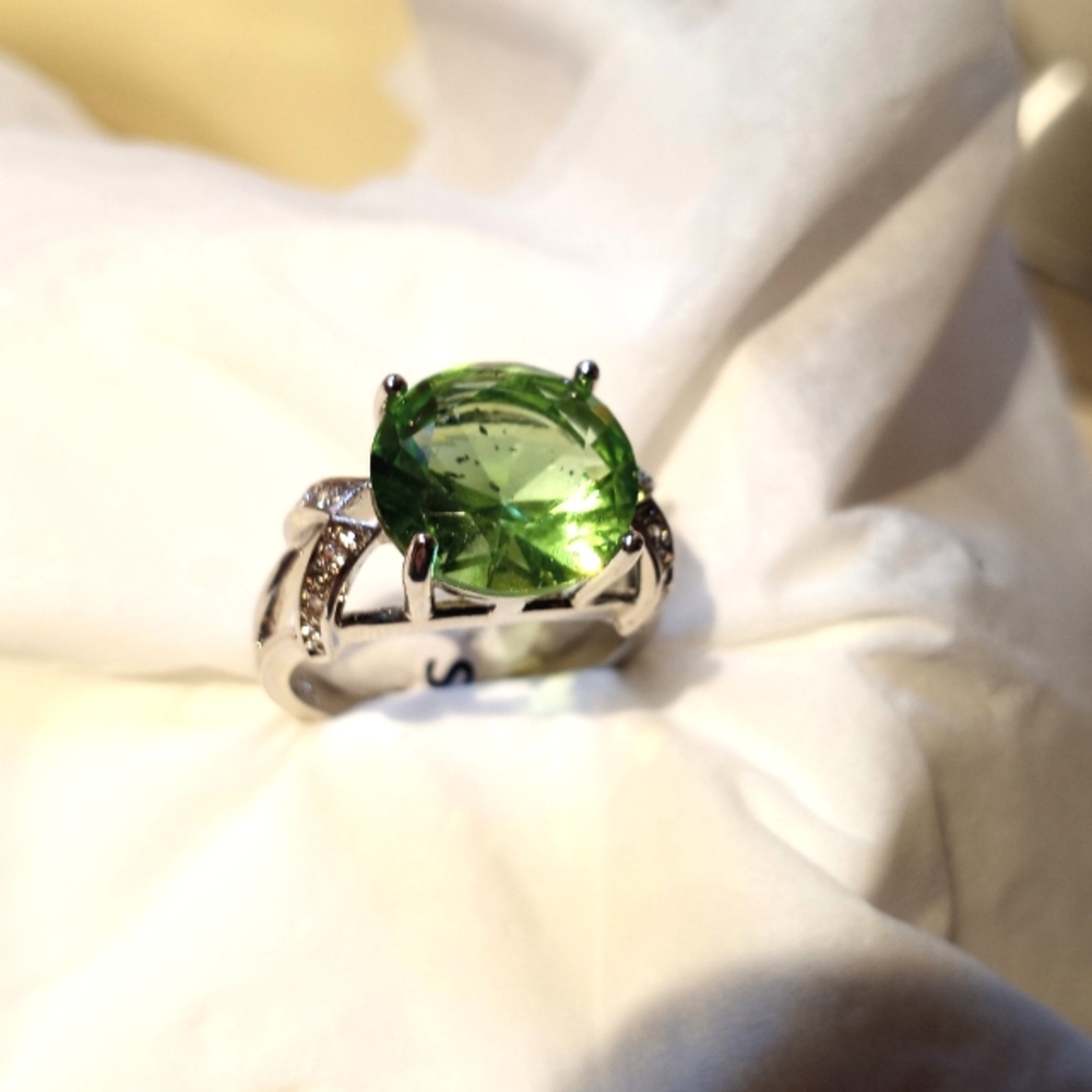 Green Amethyst round center stone ring in silver - Picture 7 of 8